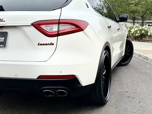 Used 2018 Maserati Levante AWD/4WD image 12