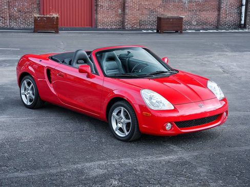 Used 2003 Toyota MR2 image 2