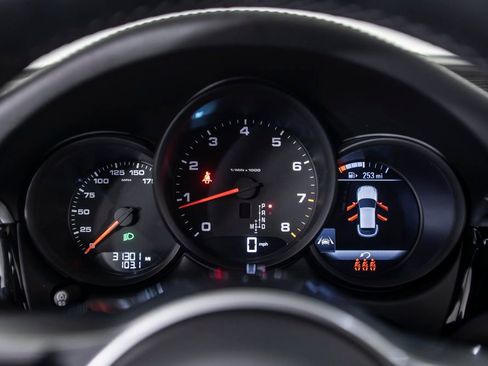 Used 2020 Porsche Macan AWD/4WD image 27