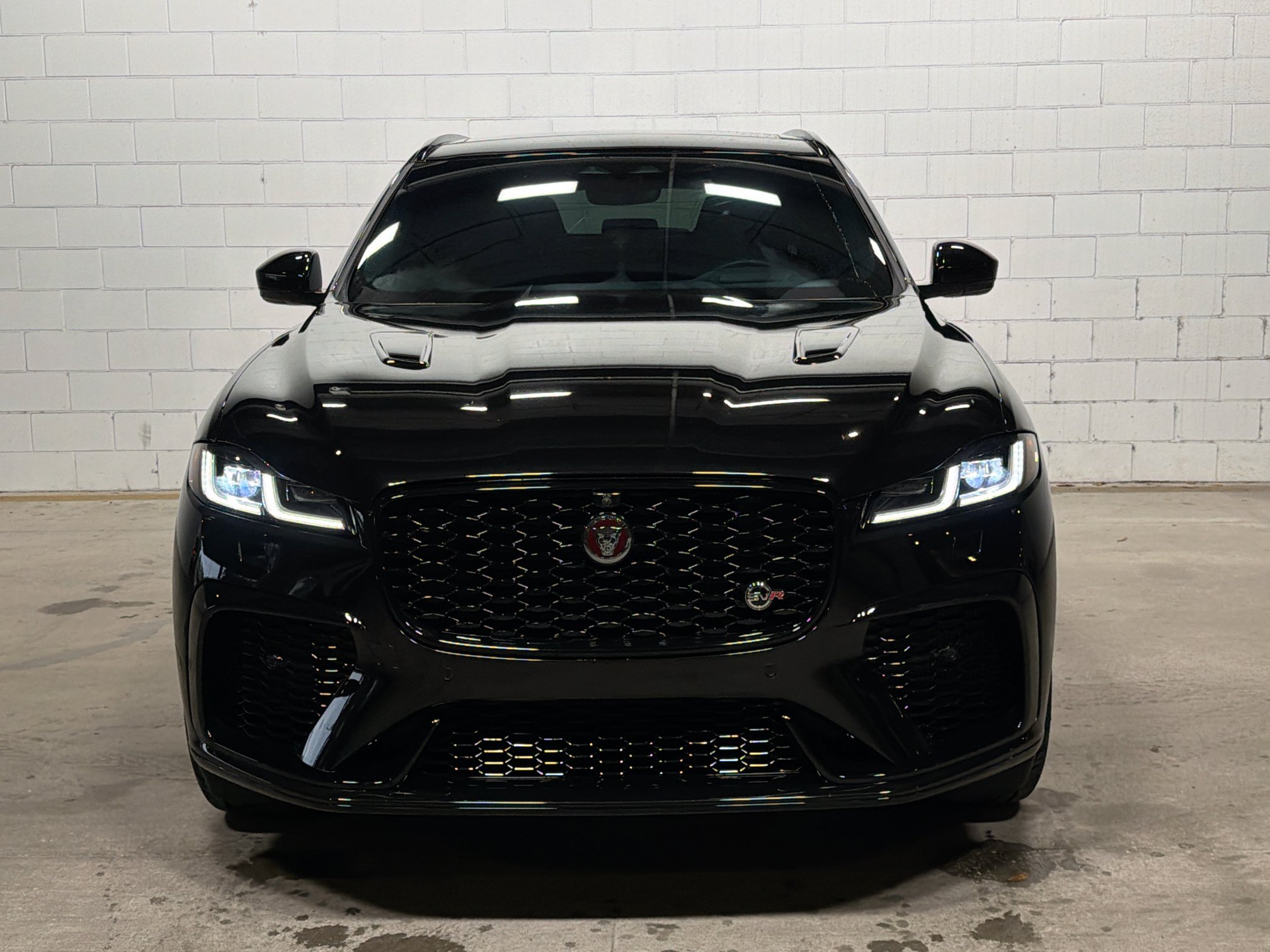 Used 2022 Jaguar F-PACE SVR AWD/4WD image 9