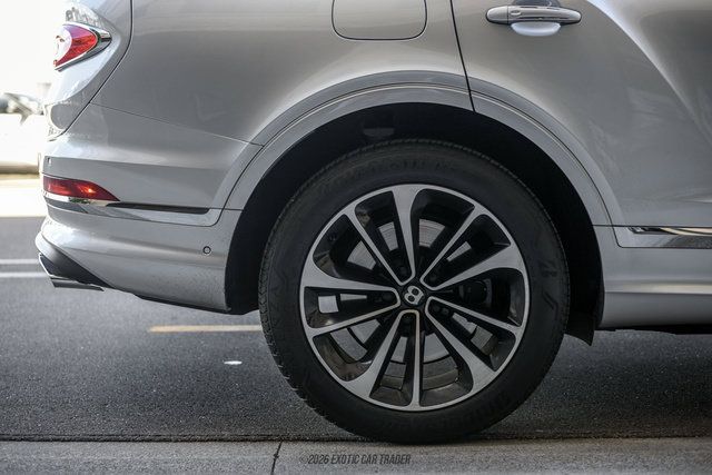 Used 2021 Bentley Bentayga AWD/4WD image 10