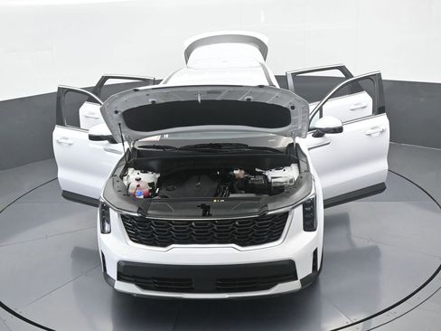 Used 2024 Kia Sorento LX image 70
