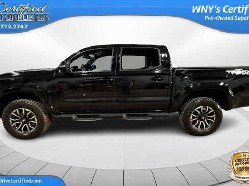 Used 2023 Toyota Tacoma TRD Sport image 9