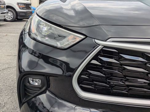 Used 2024 Toyota Highlander XLE FWD image 10