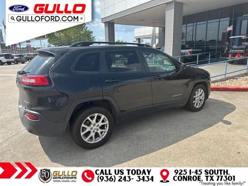 Used 2016 Jeep Cherokee Sport FWD image 5