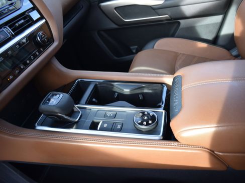 Used 2022 Nissan Pathfinder Platinum w/ Cargo Package image 28