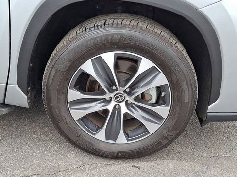 Used 2023 Toyota Highlander XLE image 11