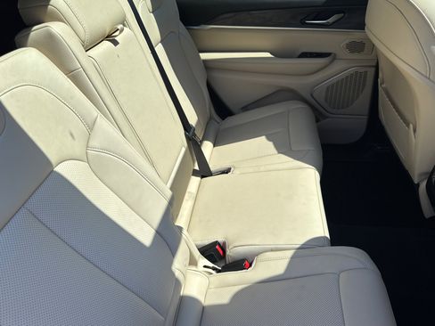 Used 2024 Jeep Grand Cherokee L Limited w/ Luxury Tech Group II image 20