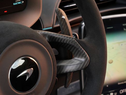 Used 2024 McLaren Artura RWD image 12