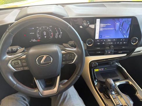 Used 2024 Lexus NX 250 FWD image 2