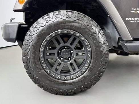 Used 2017 Jeep Wrangler Unlimited Sahara AWD/4WD image 26