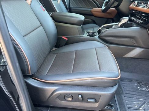 Used 2025 GMC Canyon AT4 w/ Nightfall Edition AWD/4WD image 5