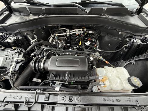 Used 2021 Ford Explorer XLT w/ Class III Trailer Tow Package image 9