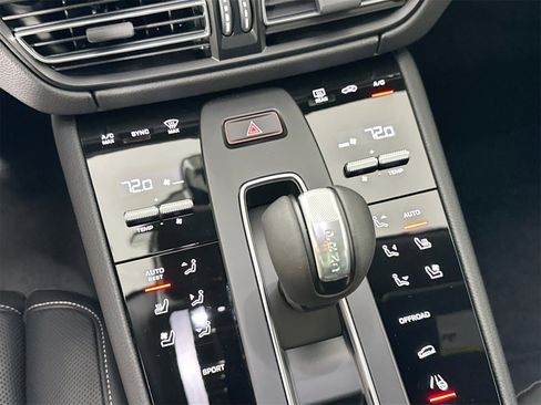 Certified 2025 Porsche Macan image 24