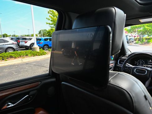 Used 2023 GMC Yukon XL Denali Ultimate AWD/4WD image 32