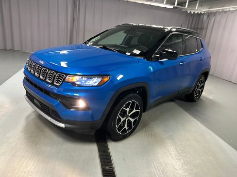 Used 2025 Jeep Compass Limited image 3