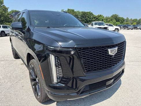 Used 2025 Cadillac Escalade ESV Sport Platinum w/ LPO, ONYX Package AWD/4WD image 4