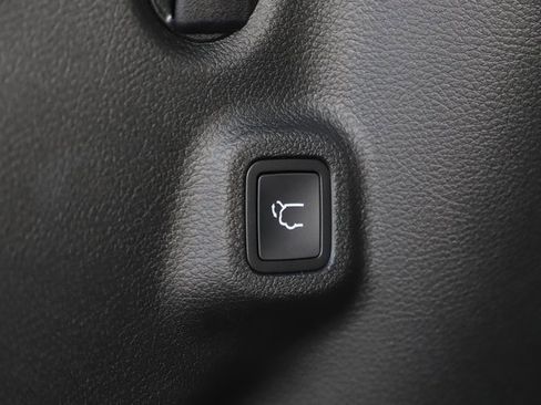 New 2024 Jeep Compass Latitude w/ Sun and Sound Group image 8