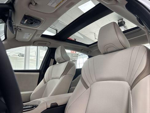 New 2026 Toyota Crown Limited w/ Advanced Technology Package AWD/4WD image 19