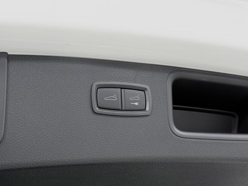 Certified 2026 Porsche Macan AWD/4WD image 69