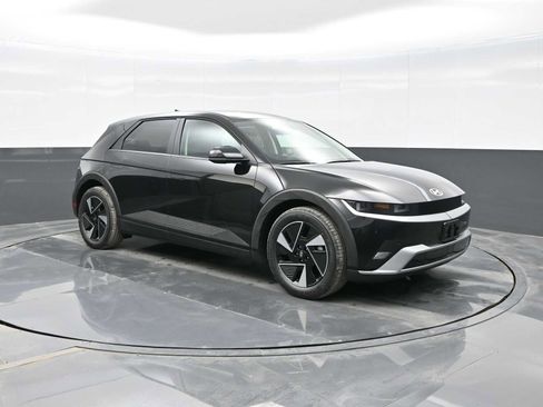 New 2025 Hyundai Ioniq 5 SE image 1