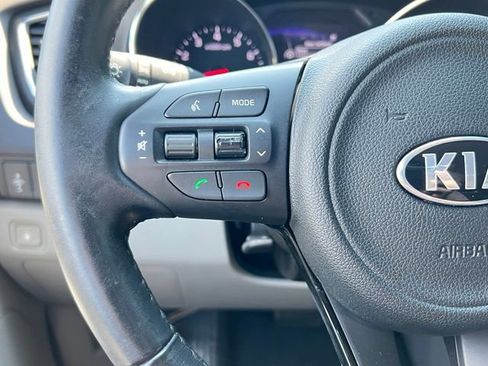 Used 2017 Kia Sedona LX w/ LX Essentials Premium Package FWD image 29