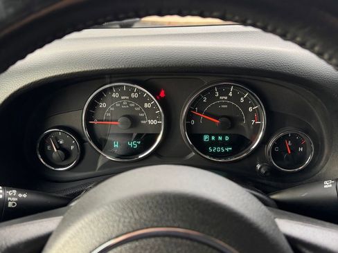 Used 2018 Jeep Wrangler Unlimited Sahara image 29