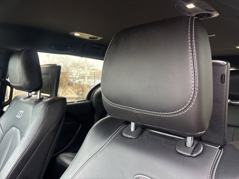 Used 2024 Chrysler Pacifica Touring-L w/ Uconnect Theater Family Group image 9