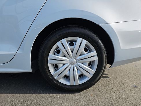 Used 2017 Volkswagen Jetta S image 34