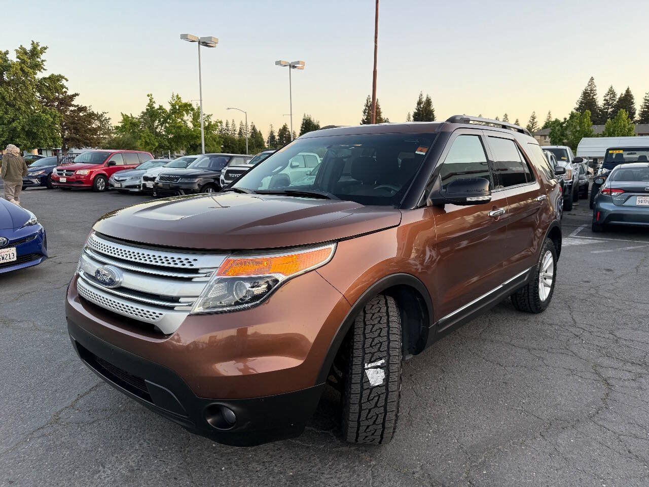 Used 2012 Ford Explorer XLT AWD/4WD image 3