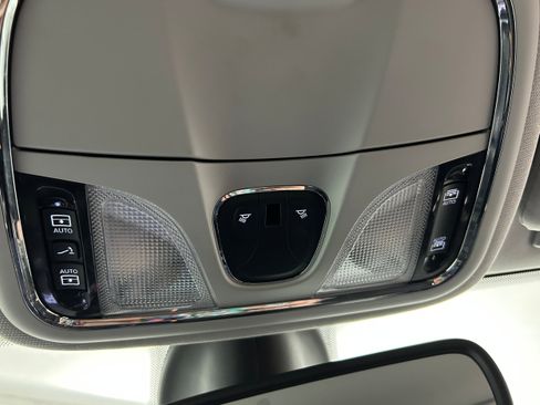 Used 2019 Jeep Cherokee Limited AWD/4WD image 30