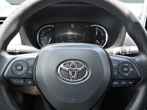 Used 2025 Toyota RAV4 XLE FWD image 17