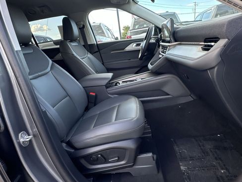 New 2025 Ford Explorer Active w/ Active Comfort Package image 34