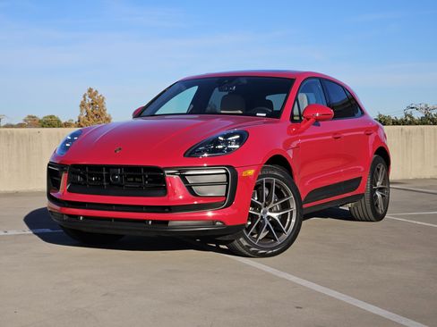 Certified 2025 Porsche Macan image 1