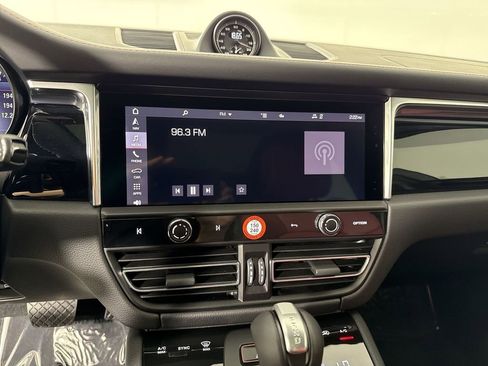 Certified 2026 Porsche Macan Turbo AWD/4WD image 28