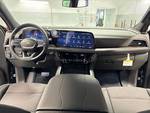 New 2026 Chevrolet Suburban LS w/ Max Trailering Package AWD/4WD image 35