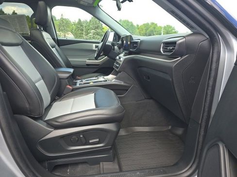 Used 2023 Ford Explorer XLT w/ XLT Sport Appearance Package image 31