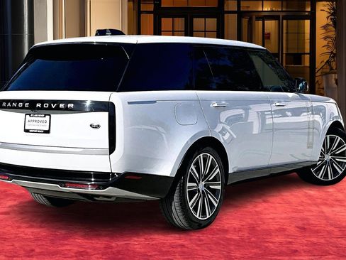 Used 2023 Land Rover Range Rover Long Wheelbase Autobiography image 12