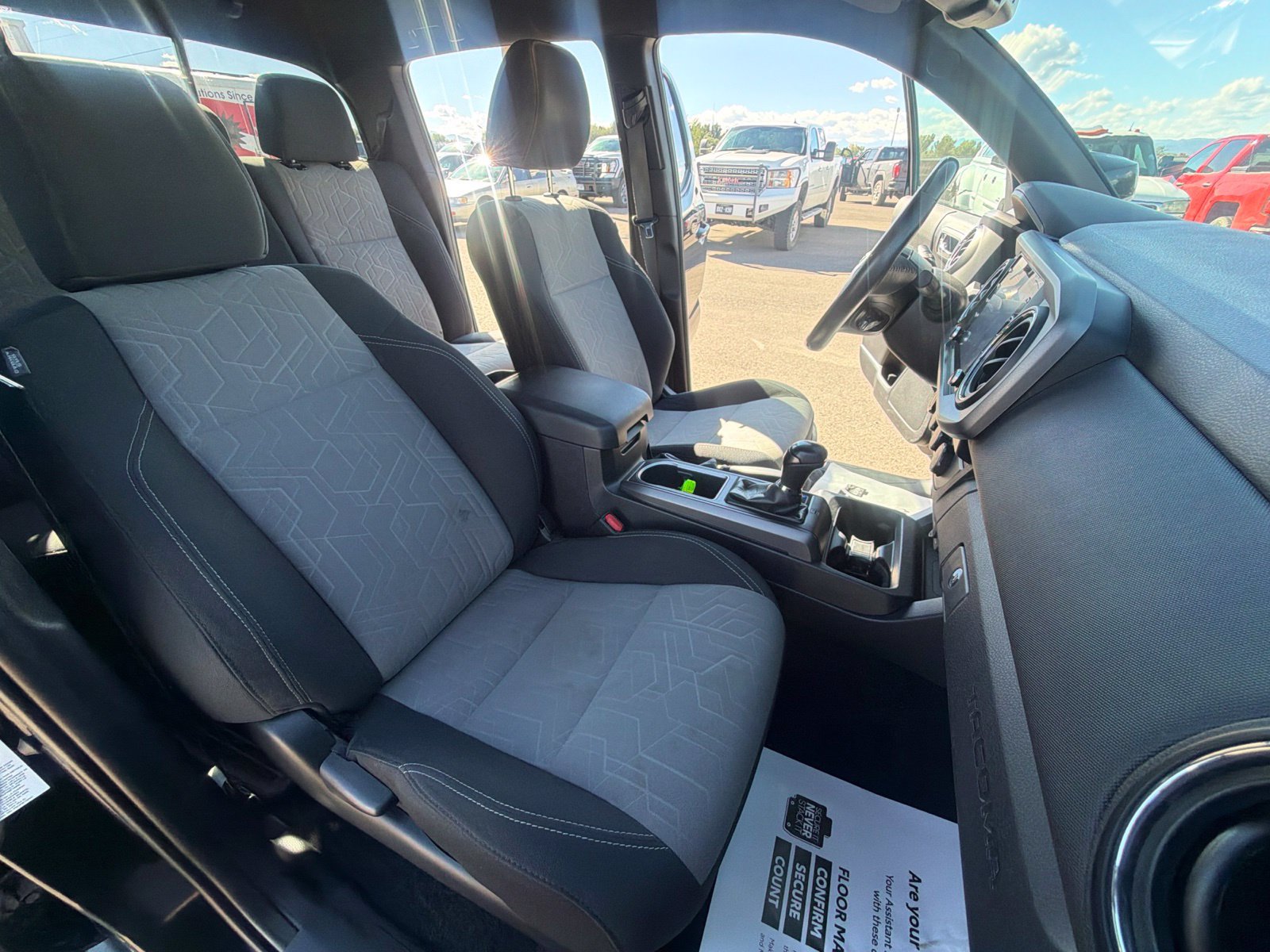 Used 2020 Toyota Tacoma TRD Sport AWD/4WD image 29