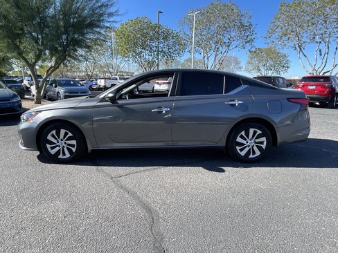 Used 2024 Nissan Altima 2.5 S image 2