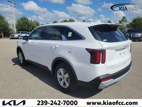 New 2026 Kia Sorento LX FWD image 7
