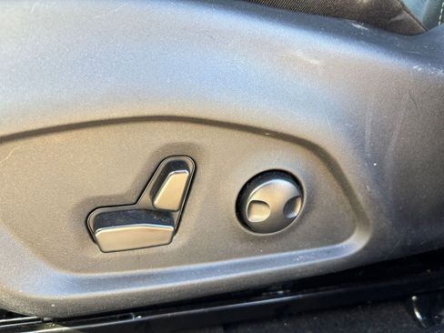 Used 2025 Jeep Compass Limited image 23