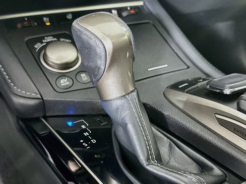 Used 2018 Lexus ES 300h w/ Navigation Package FWD image 25