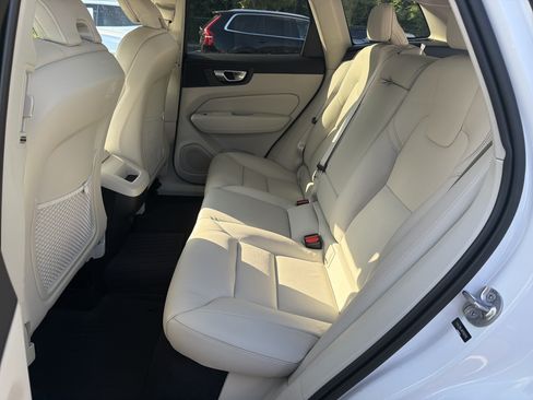 Certified 2024 Volvo XC60 B5 Plus w/ Protection Package Premier AWD/4WD image 32