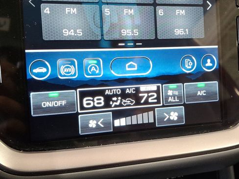 Used 2024 Subaru Crosstrek 2.0i Premium image 17