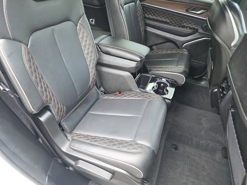 Used 2023 Jeep Grand Cherokee L Summit w/ Luxury Tech Group V AWD/4WD image 22