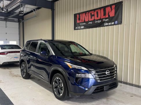 Used 2024 Nissan Rogue SV image 6