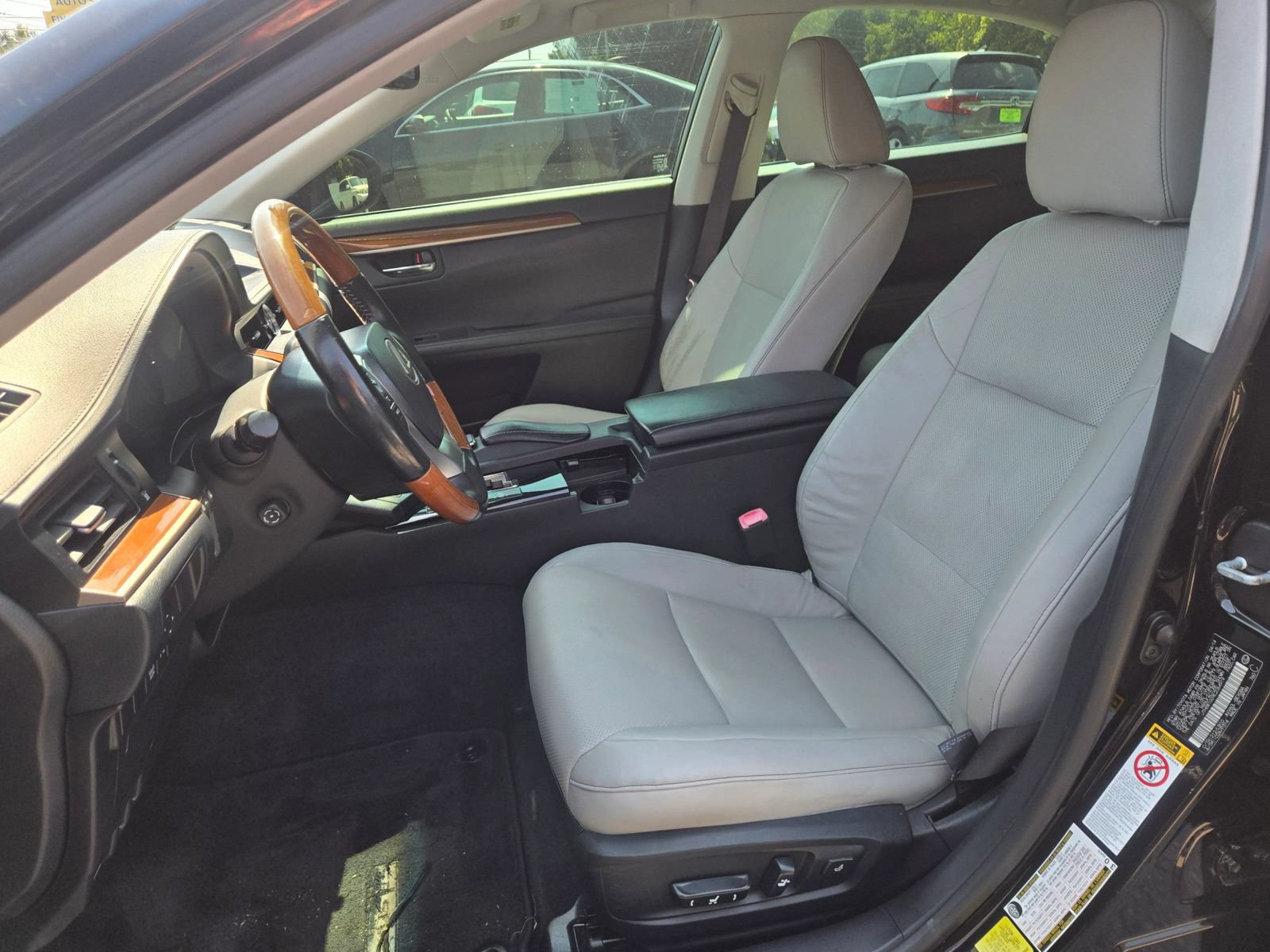 Used 2014 Lexus ES 300h w/ Luxury Package w/Bamboo Trim FWD image 13