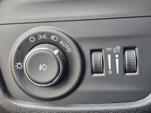 Used 2023 Jeep Grand Cherokee Limited image 19