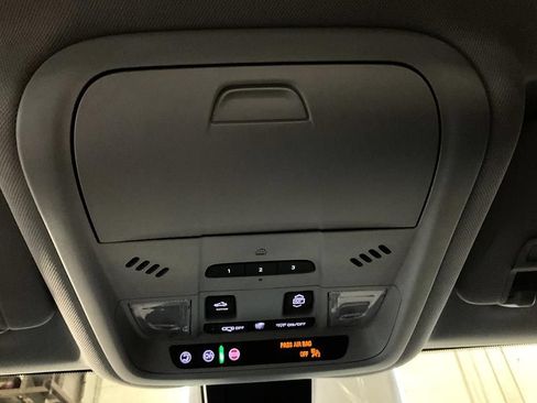 Used 2024 Chevrolet Equinox Premier FWD image 28